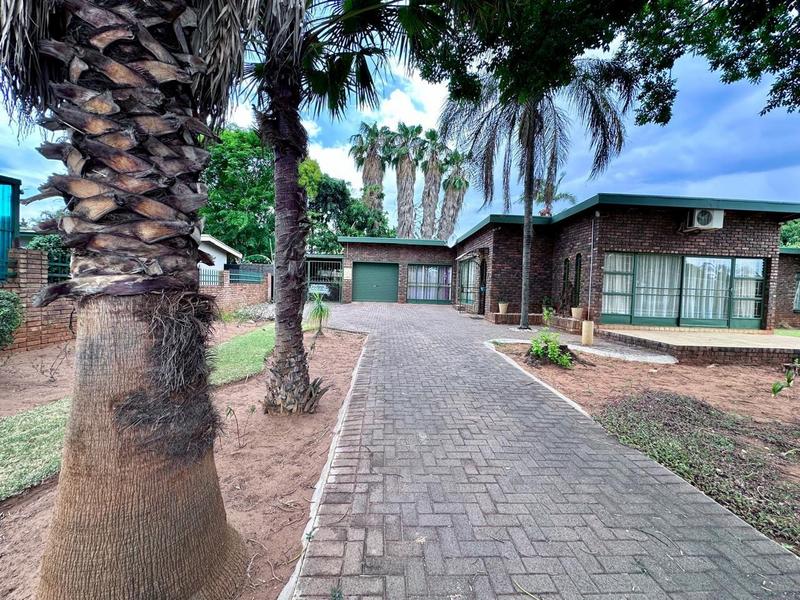 4 Bedroom Property for Sale in Dorandia Gauteng