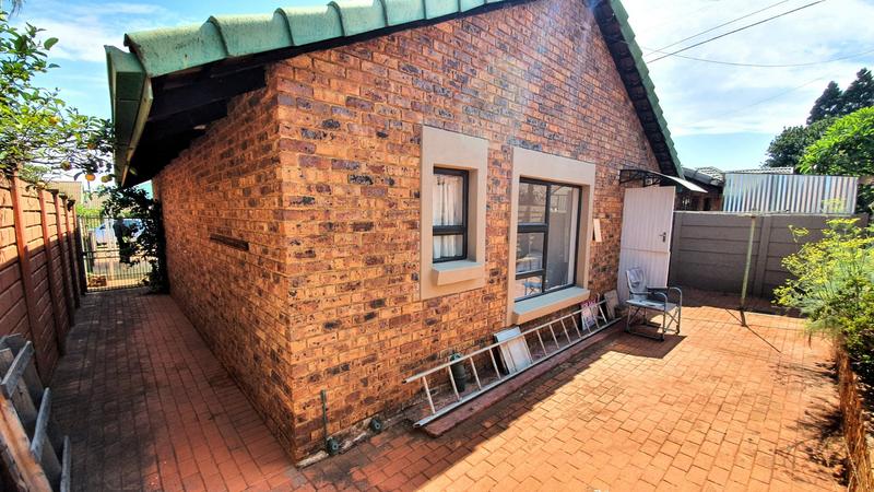 2 Bedroom Property for Sale in Theresa Park Gauteng