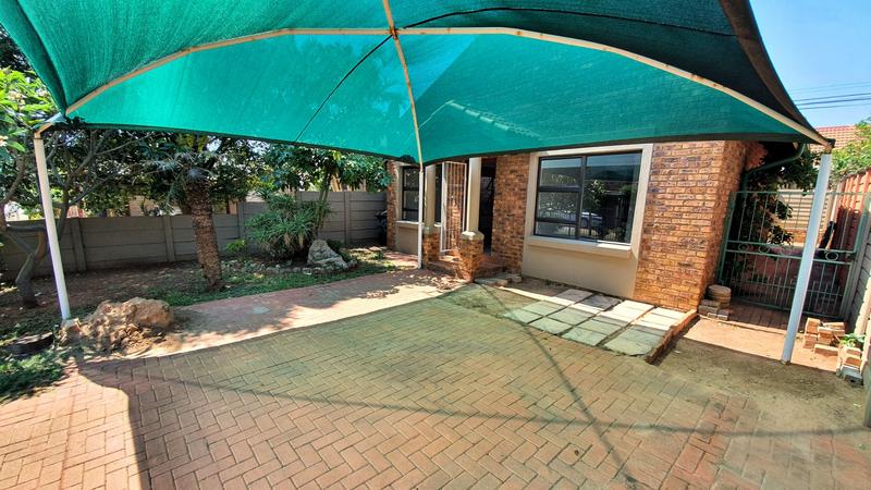 2 Bedroom Property for Sale in Theresa Park Gauteng