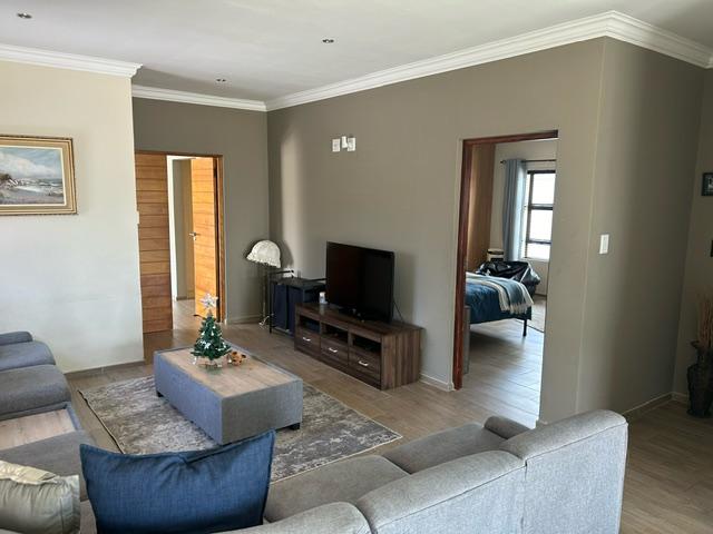 4 Bedroom Property for Sale in Greenstone Hill Gauteng