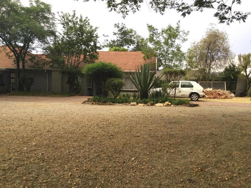 To Let 3 Bedroom Property for Rent in Lombardy East Gauteng