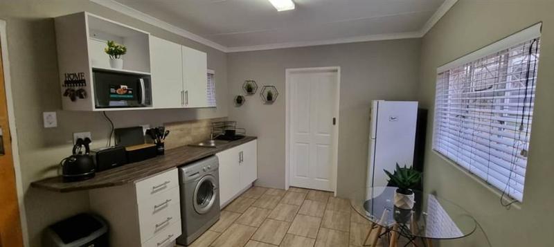 To Let 1 Bedroom Property for Rent in Cloverdene Gauteng