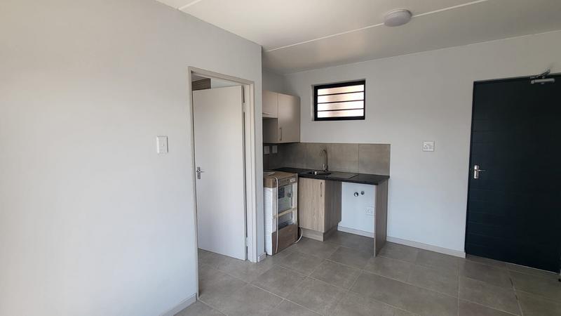 To Let 2 Bedroom Property for Rent in Grand Central Gauteng