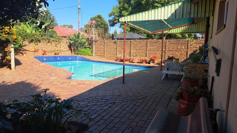 5 Bedroom Property for Sale in Brakpan Central Gauteng