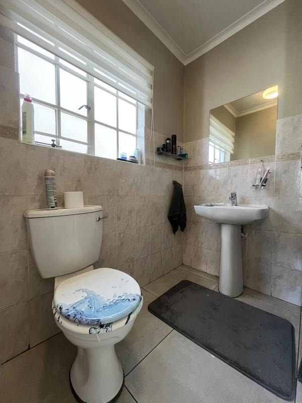 To Let 2 Bedroom Property for Rent in Waterkloof Ridge Gauteng