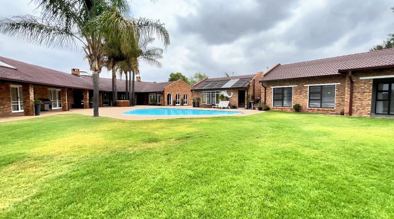 6 Bedroom Property for Sale in Randjesfontein A H Gauteng