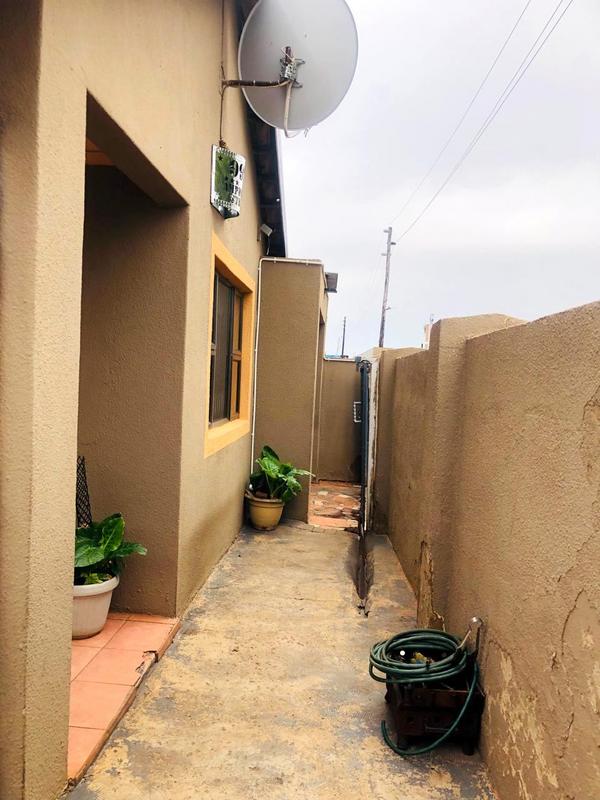 To Let 2 Bedroom Property for Rent in Protea Glen Gauteng