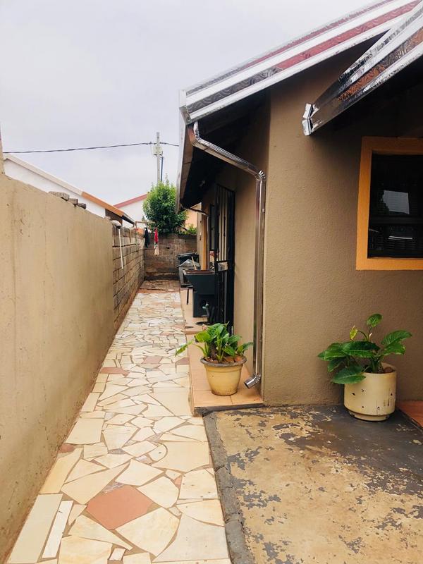 To Let 2 Bedroom Property for Rent in Protea Glen Gauteng