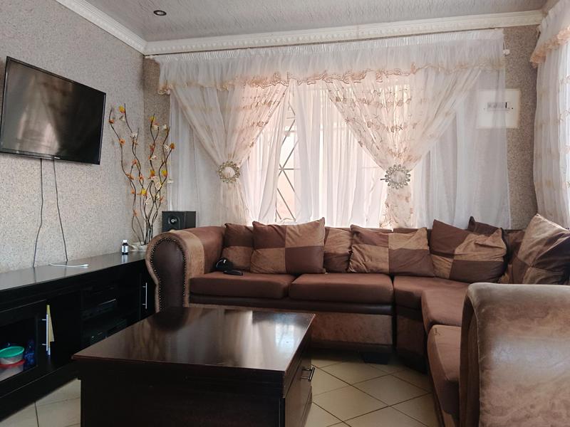 2 Bedroom Property for Sale in Lakeside Gauteng