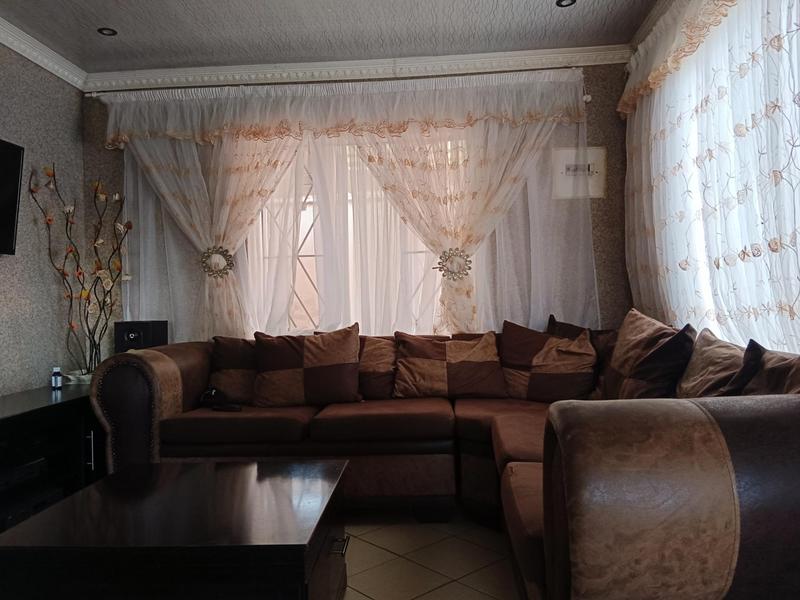 2 Bedroom Property for Sale in Lakeside Gauteng