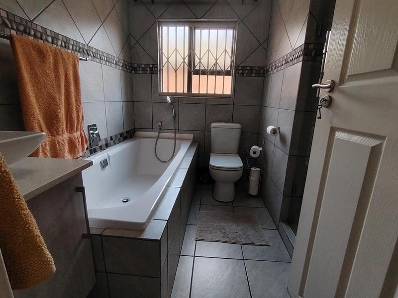 To Let 5 Bedroom Property for Rent in Wierdaglen Estate Gauteng