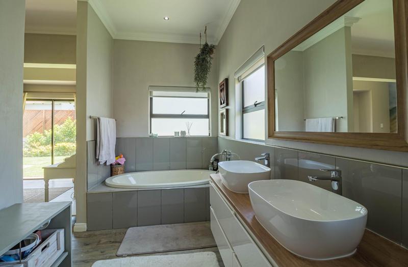 3 Bedroom Property for Sale in Midstream Hill Gauteng