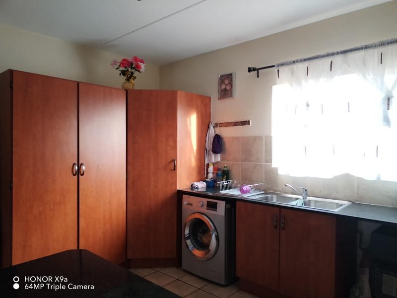 To Let 2 Bedroom Property for Rent in Bardene Gauteng