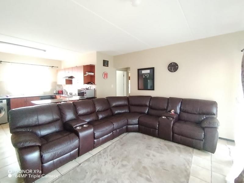 To Let 2 Bedroom Property for Rent in Bardene Gauteng