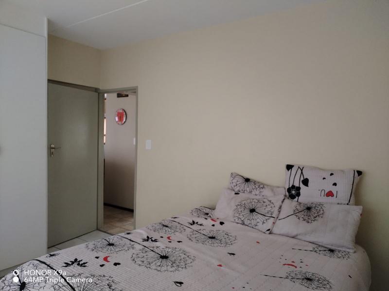 To Let 2 Bedroom Property for Rent in Bardene Gauteng