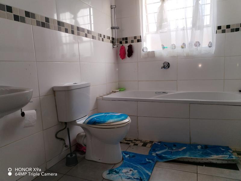 To Let 2 Bedroom Property for Rent in Bardene Gauteng