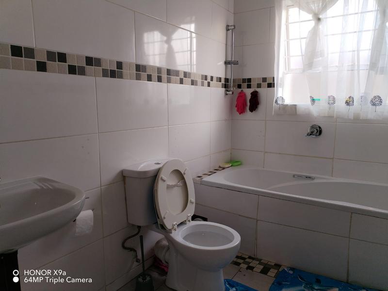 To Let 2 Bedroom Property for Rent in Bardene Gauteng