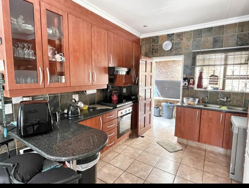 3 Bedroom Property for Sale in New Redruth Gauteng