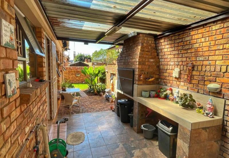 3 Bedroom Property for Sale in New Redruth Gauteng