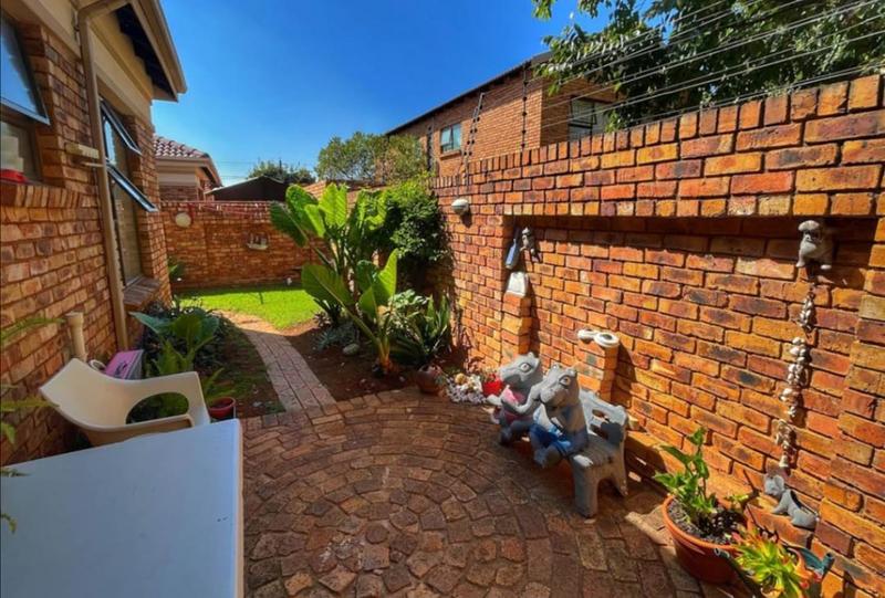 3 Bedroom Property for Sale in New Redruth Gauteng