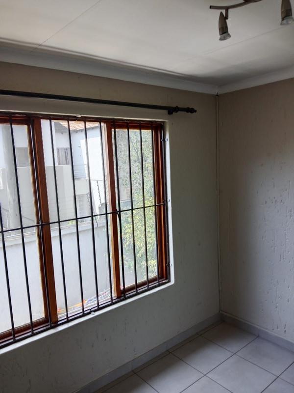 2 Bedroom Property for Sale in Douglasdale Gauteng