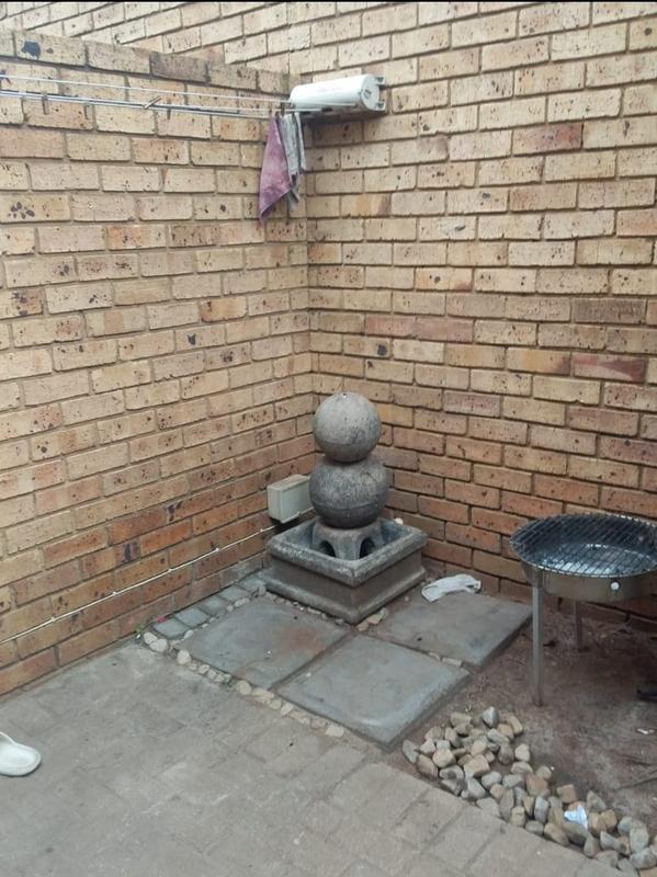 2 Bedroom Property for Sale in Primrose Hill Gauteng