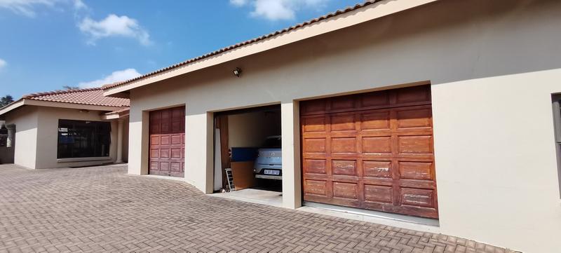 4 Bedroom Property for Sale in Constantia Kloof Gauteng