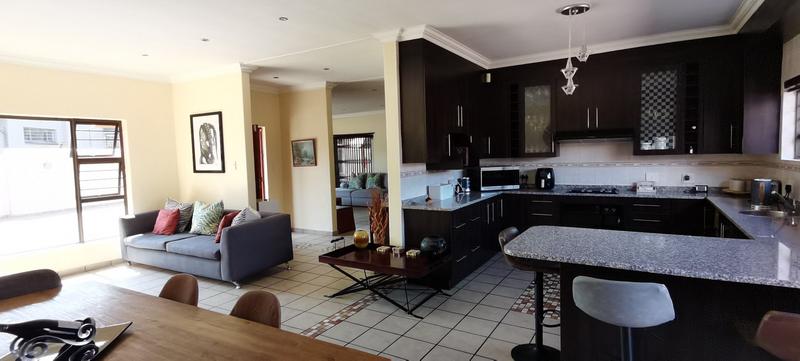 4 Bedroom Property for Sale in Constantia Kloof Gauteng