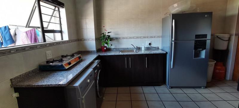 To Let 4 Bedroom Property for Rent in Constantia Kloof Gauteng