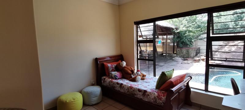 To Let 4 Bedroom Property for Rent in Constantia Kloof Gauteng