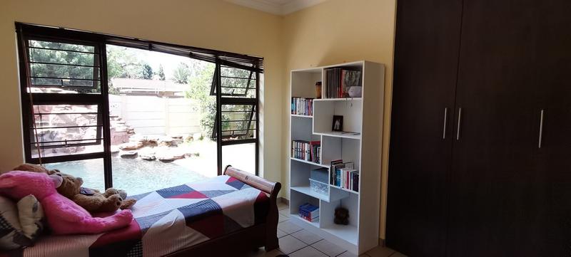 4 Bedroom Property for Sale in Constantia Kloof Gauteng