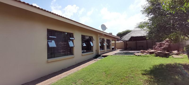 To Let 4 Bedroom Property for Rent in Constantia Kloof Gauteng