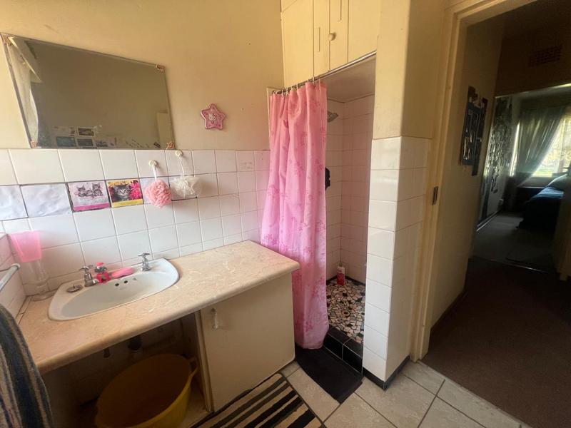 2 Bedroom Property for Sale in Greenhills Gauteng