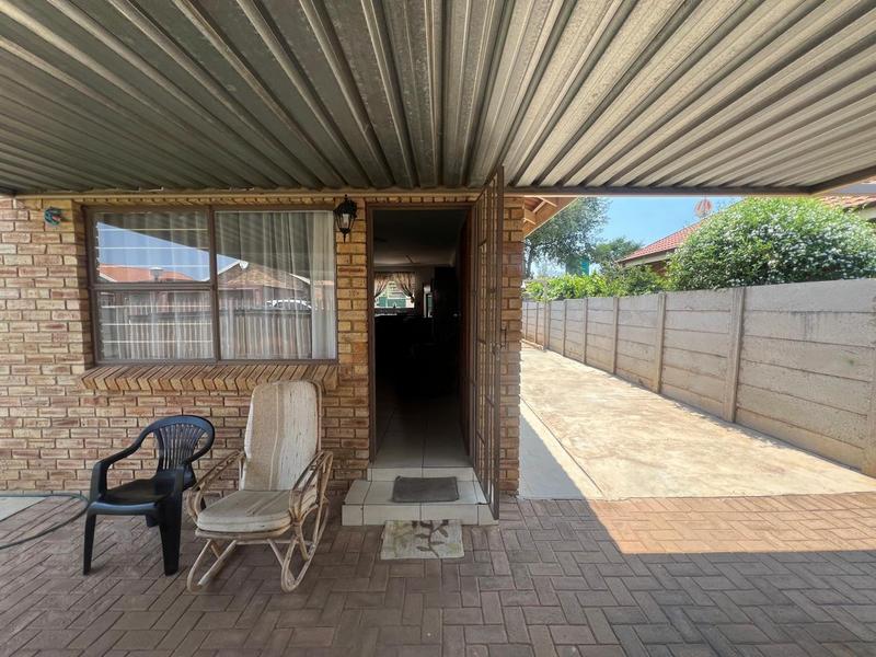 2 Bedroom Property for Sale in Greenhills Gauteng