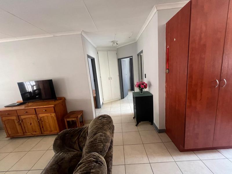 2 Bedroom Property for Sale in Greenhills Gauteng