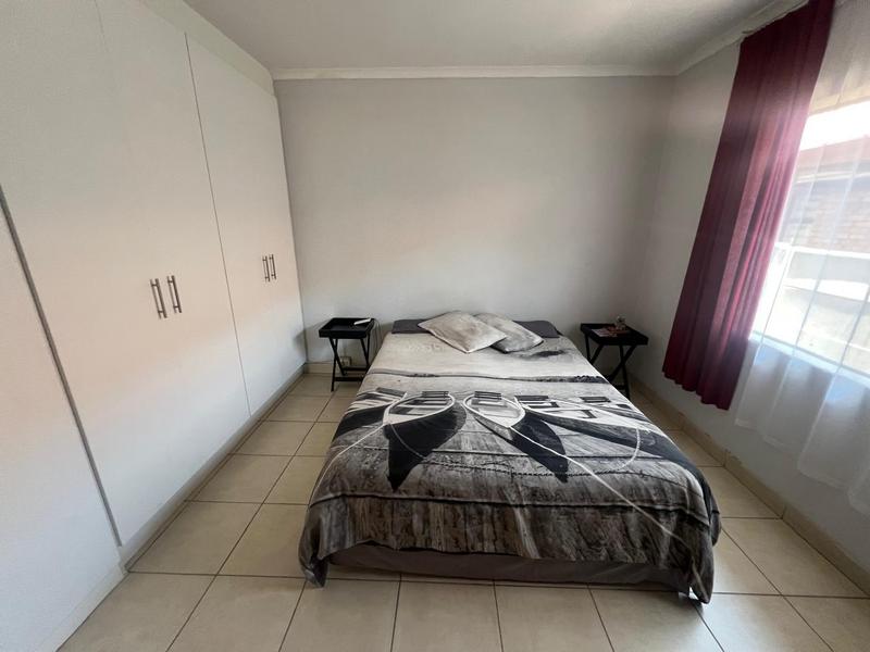 2 Bedroom Property for Sale in Greenhills Gauteng