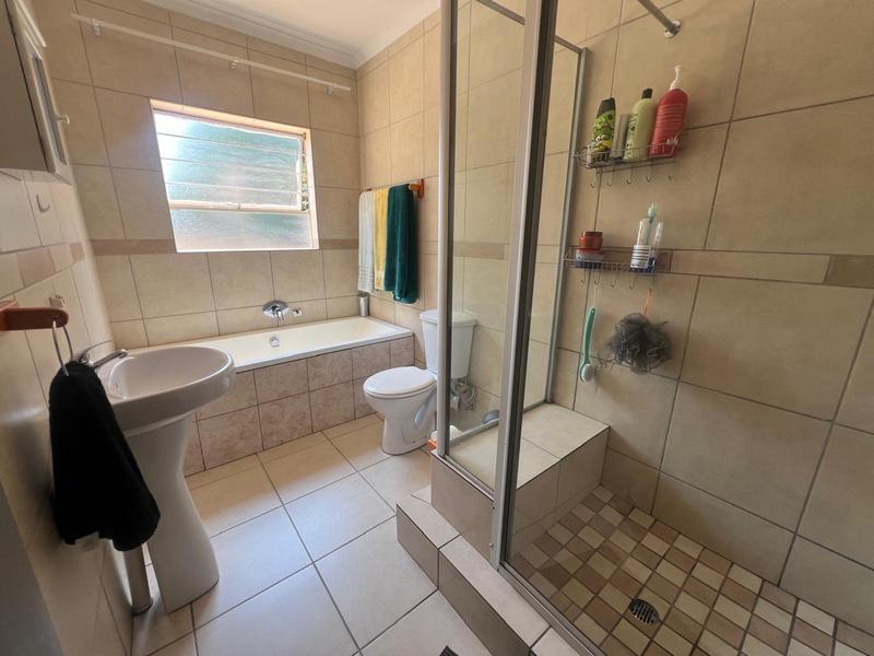 2 Bedroom Property for Sale in Greenhills Gauteng