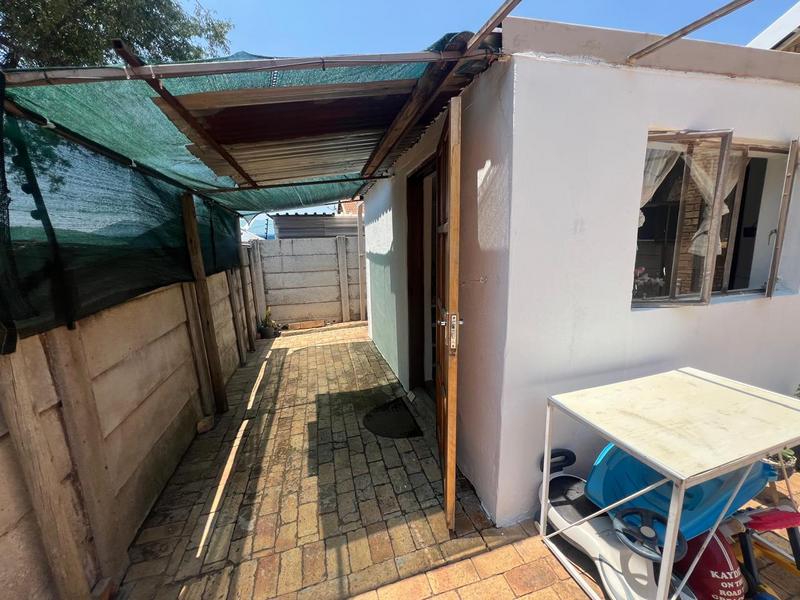 2 Bedroom Property for Sale in Greenhills Gauteng