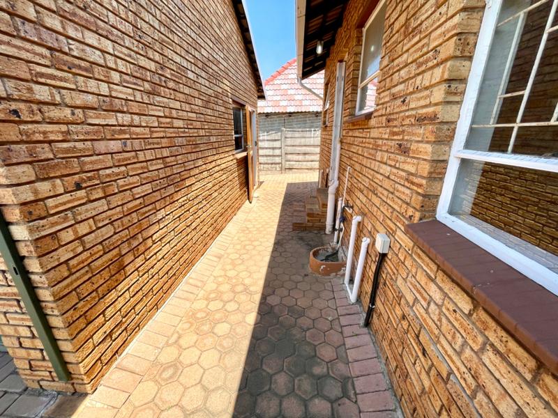 2 Bedroom Property for Sale in Krugersdorp North Gauteng