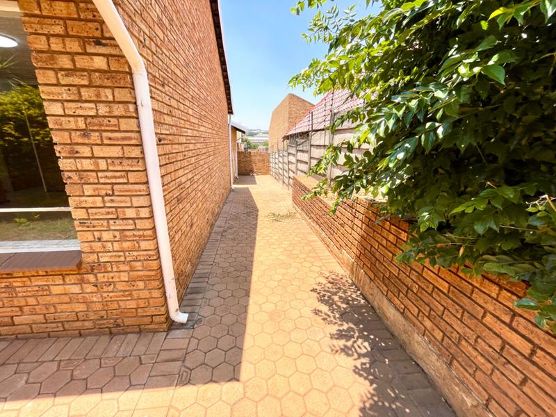 2 Bedroom Property for Sale in Krugersdorp North Gauteng