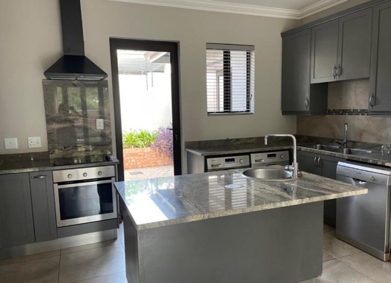 To Let 2 Bedroom Property for Rent in Linden Gauteng