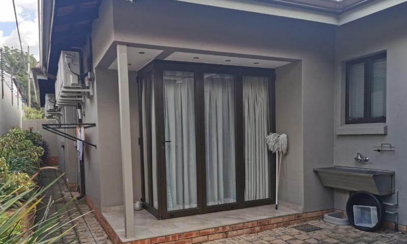 To Let 2 Bedroom Property for Rent in Linden Gauteng