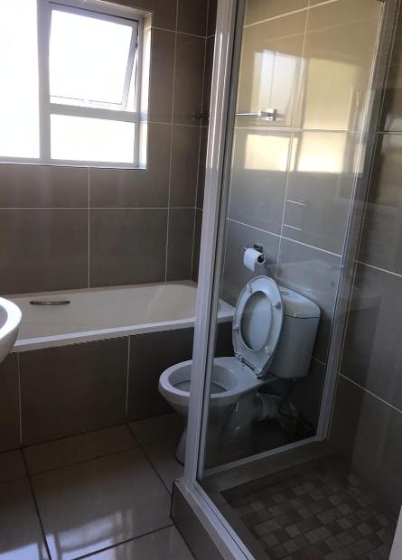 To Let 3 Bedroom Property for Rent in Broadacres Gauteng