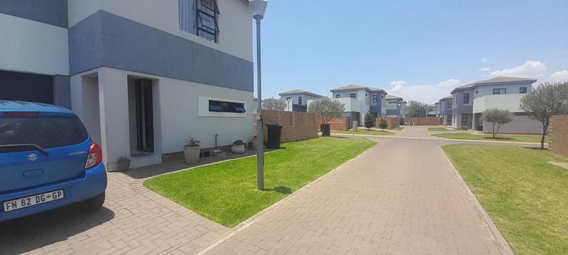 To Let 3 Bedroom Property for Rent in Thatchfield Gauteng