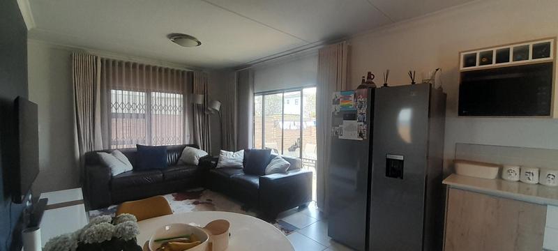 To Let 3 Bedroom Property for Rent in Thatchfield Gauteng