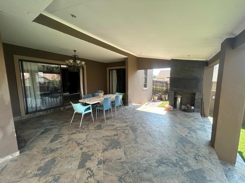 3 Bedroom Property for Sale in Summerfields Estate Gauteng