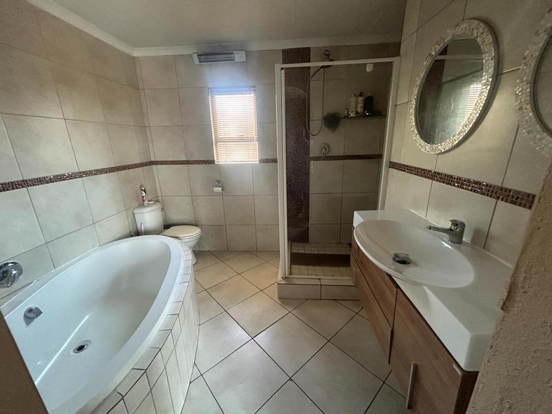 3 Bedroom Property for Sale in Summerfields Estate Gauteng