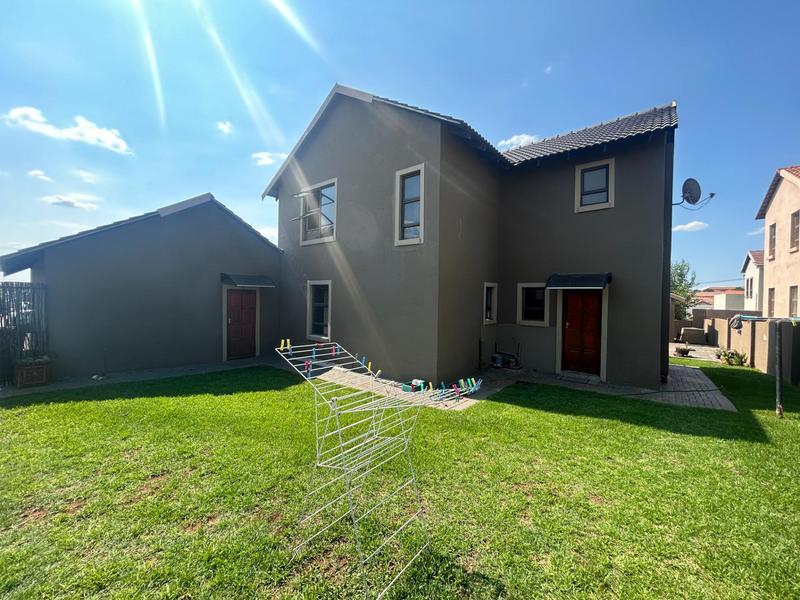 3 Bedroom Property for Sale in Summerfields Estate Gauteng