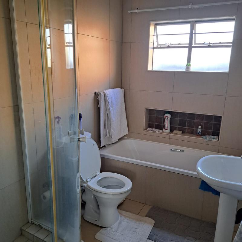 2 Bedroom Property for Sale in Andeon Gauteng