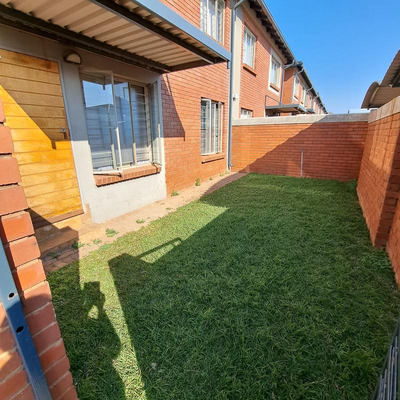 2 Bedroom Property for Sale in Andeon Gauteng